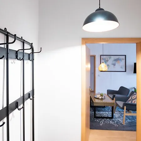Jaeckel, App 102 Apartment *